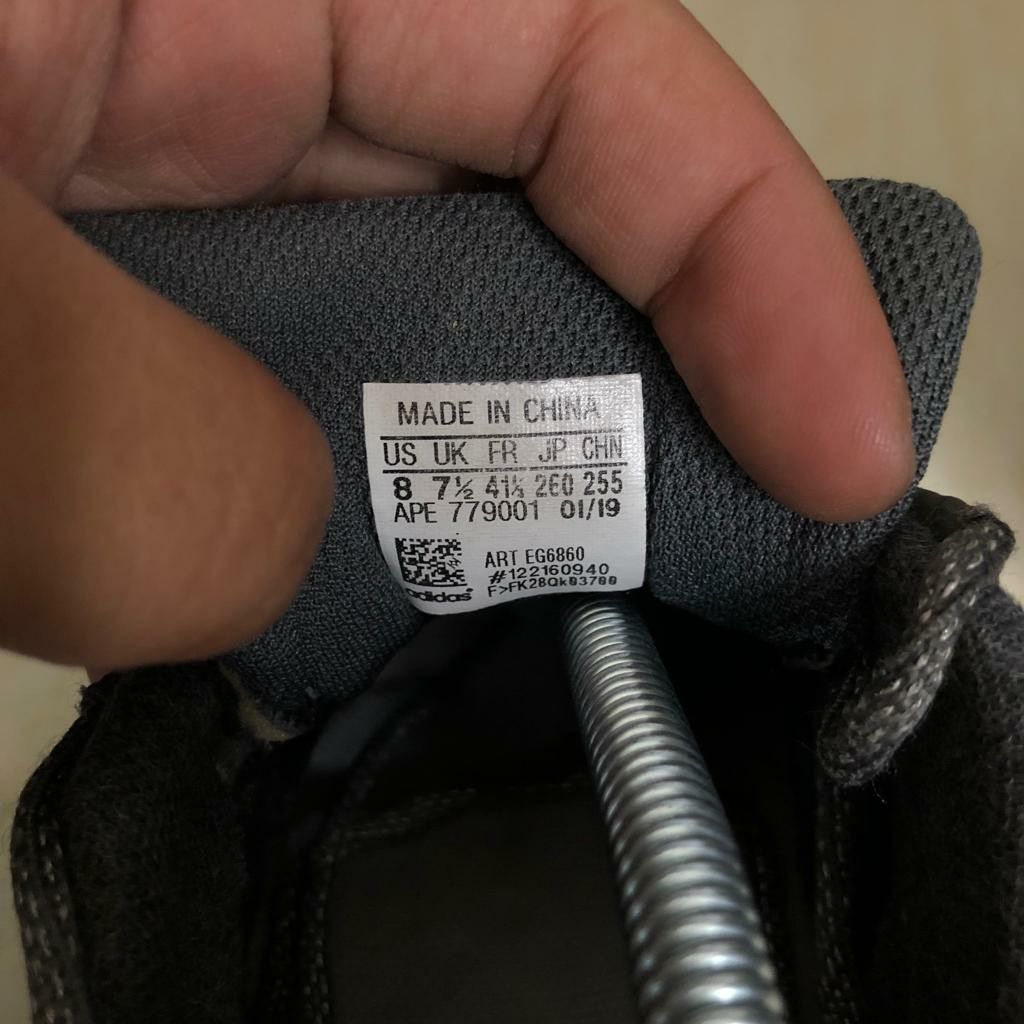 Sepatu Adidas Yeezy 700 Fesyen Pria Sepatu Sneakers di Carousell
