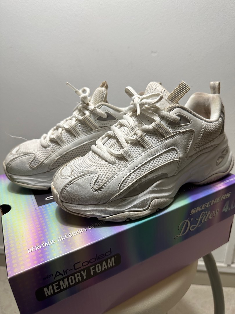 D light skechers top