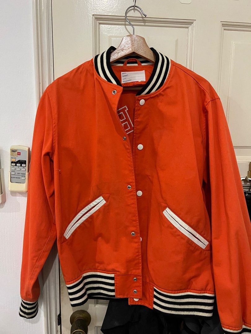 Supreme Louis Vuitton Supreme×Leather Bomber Varsity, Men's Fashion, Coats,  Jackets and Outerwear on Carousell