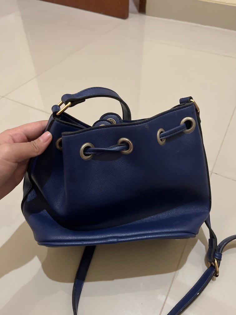 Tas serut biru tua, Barang Mewah, Tas & Dompet di Carousell