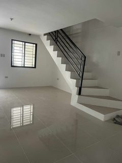 Townhouse For Sale in Proj 8. qc