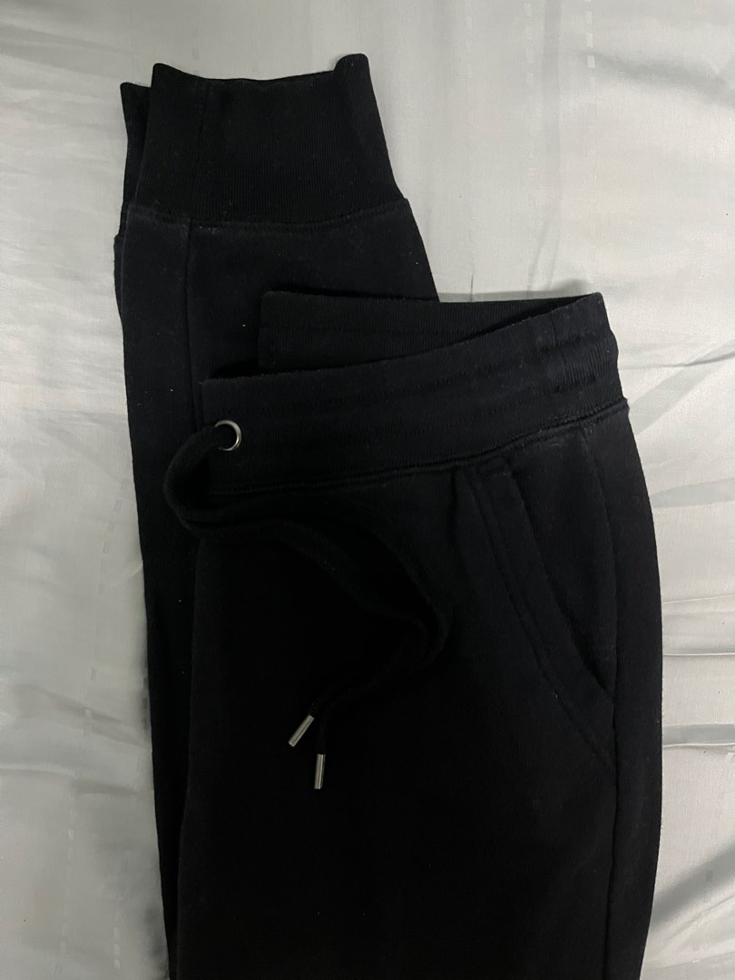 Uniqlo Black sweatpants, Women's Fashion, Bottoms, Other Bottoms on  Carousell