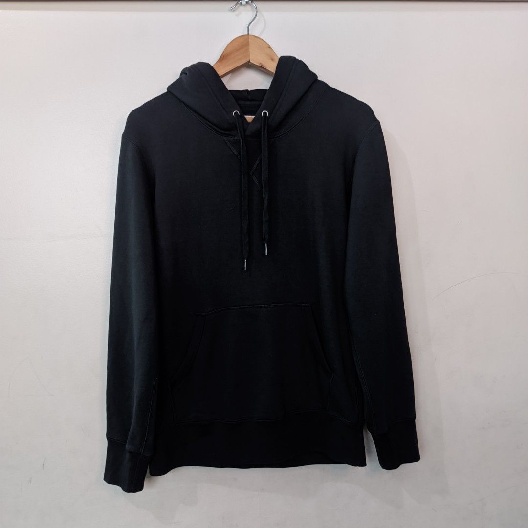 Uniqlo hotsell black hoodie