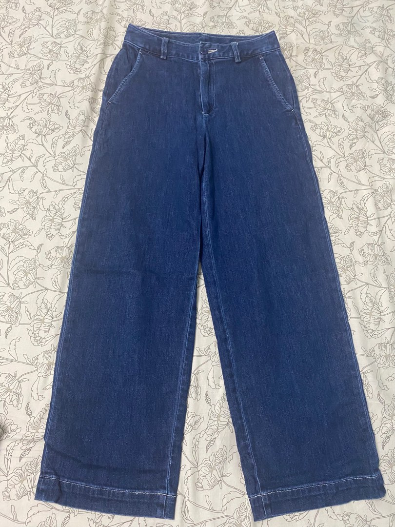 Uniqlo wide legged jeans on Carousell