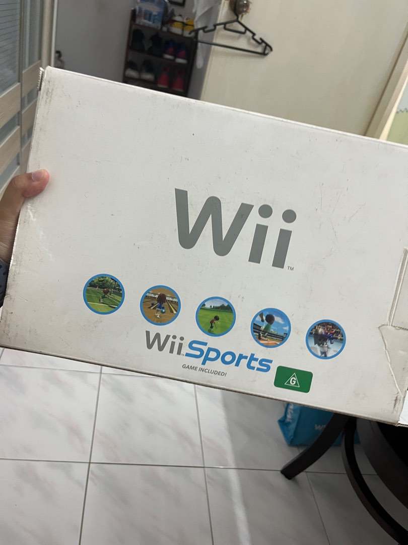 Wii Nintendo box with console stand and menu book, Video Gaming, Gaming