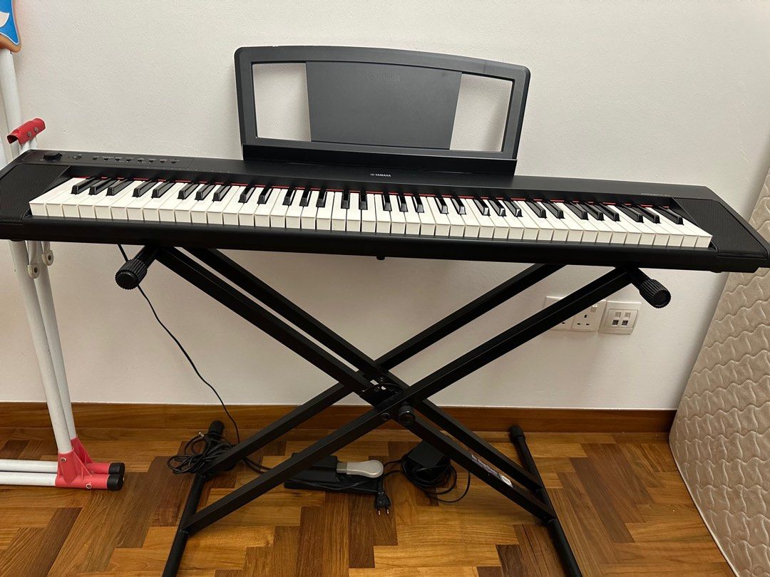 Yamaha Keyboard (not working) piaggero NP31, Hobbies & Toys, Music