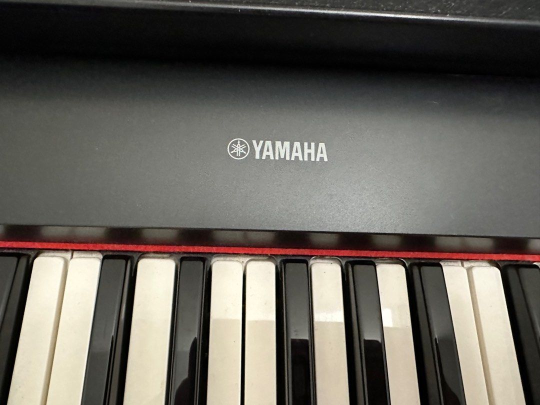 Yamaha Keyboard (not working) piaggero NP31, Hobbies & Toys, Music