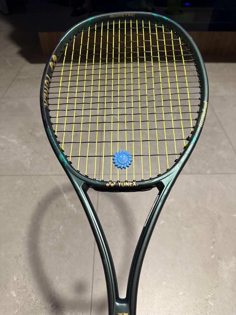 Yonex Vcore pro 97 G4 1/4. 53 lbs, Sports Equipment, Sports