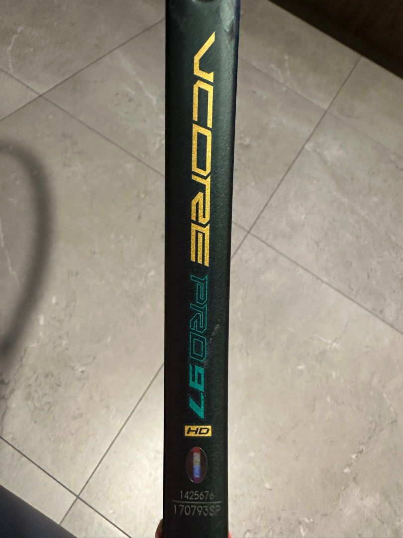 Yonex Vcore pro 97 G4 1/4. 53 lbs