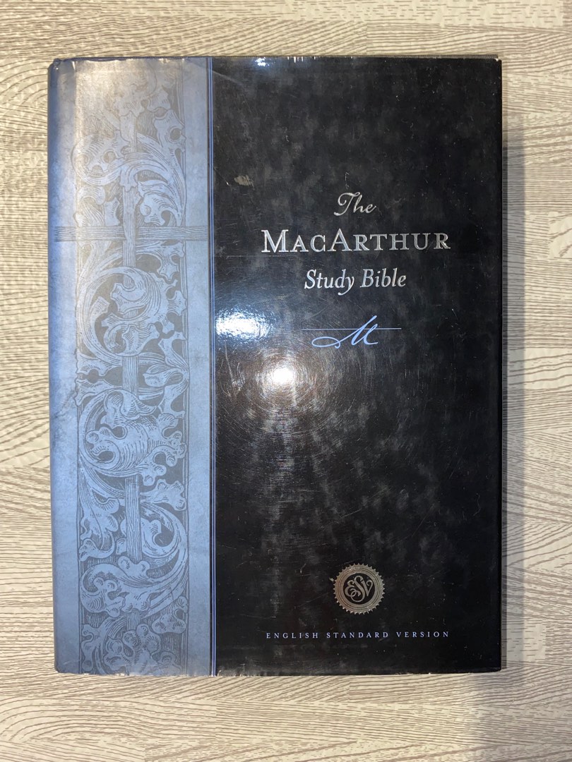 2010, The MacArthur Study Bible (ESV) on Carousell