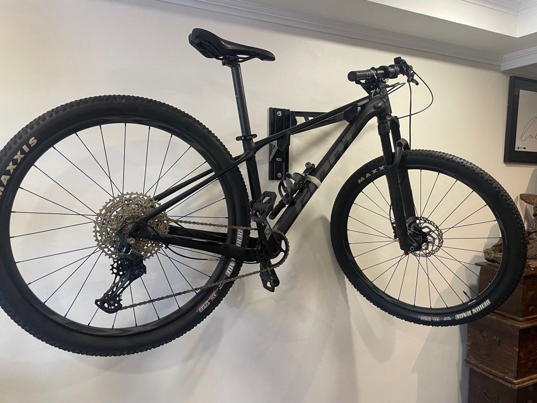 2021 Giant XTC SLR 2 Black Small (Category: Bicycles) located in Mandaluyong City. Submitted by emes9 (Listing ID 1247787044, Image 1). Description: For sale 2021 Giant XTC SLR 2 Black 29er. Shimano Deore. In excellent condition. Used less than 5x Sobrang pogi. 2021 Giant XTC SLR 2 small black 29er MTB - shimano deore 1x12 - remote suspension lock Freebies: - schwalbe inner tube - back fender mudguard Rfs: unloading..