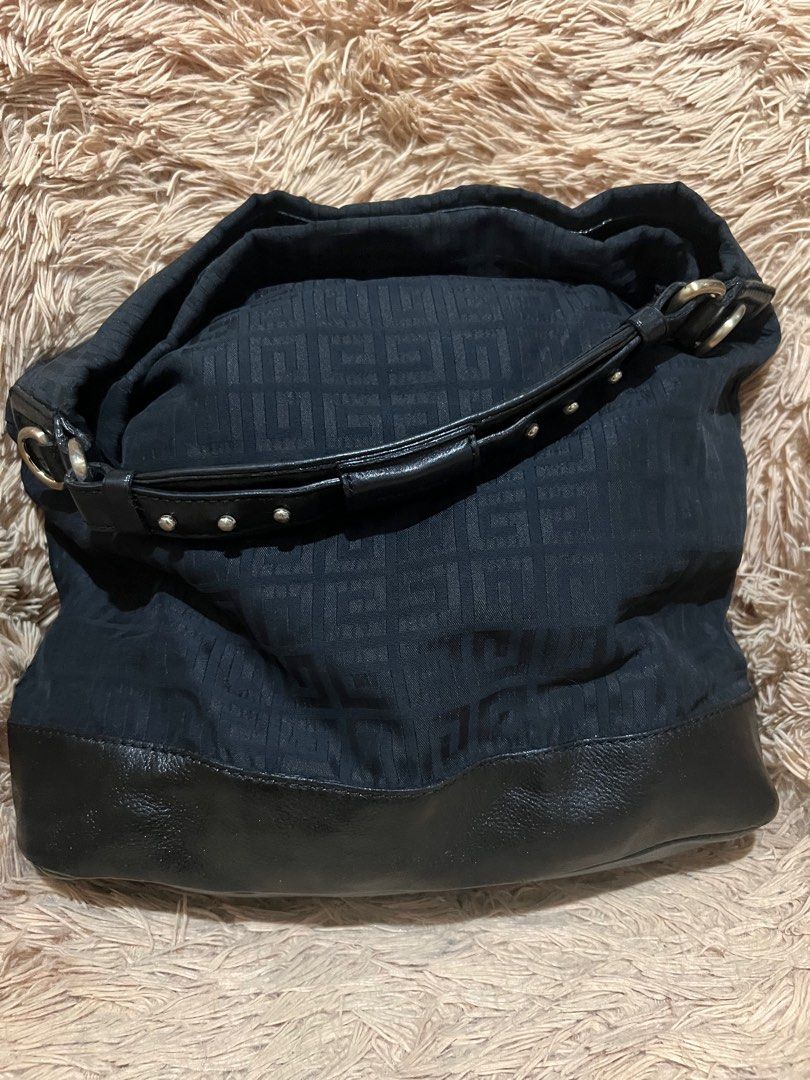 💯 RUSH Authentic Givenchy Monogram Hobo Bag (Category: Luxury Bags & Wallets) located in Paranaque City. Submitted by authentic_mj (Listing ID 1247888671, Image 3). Description: 💯 RUSH Authentic Givenchy Monogram Hobo Bag Bought in Saudi Arabia Made in China No issue.