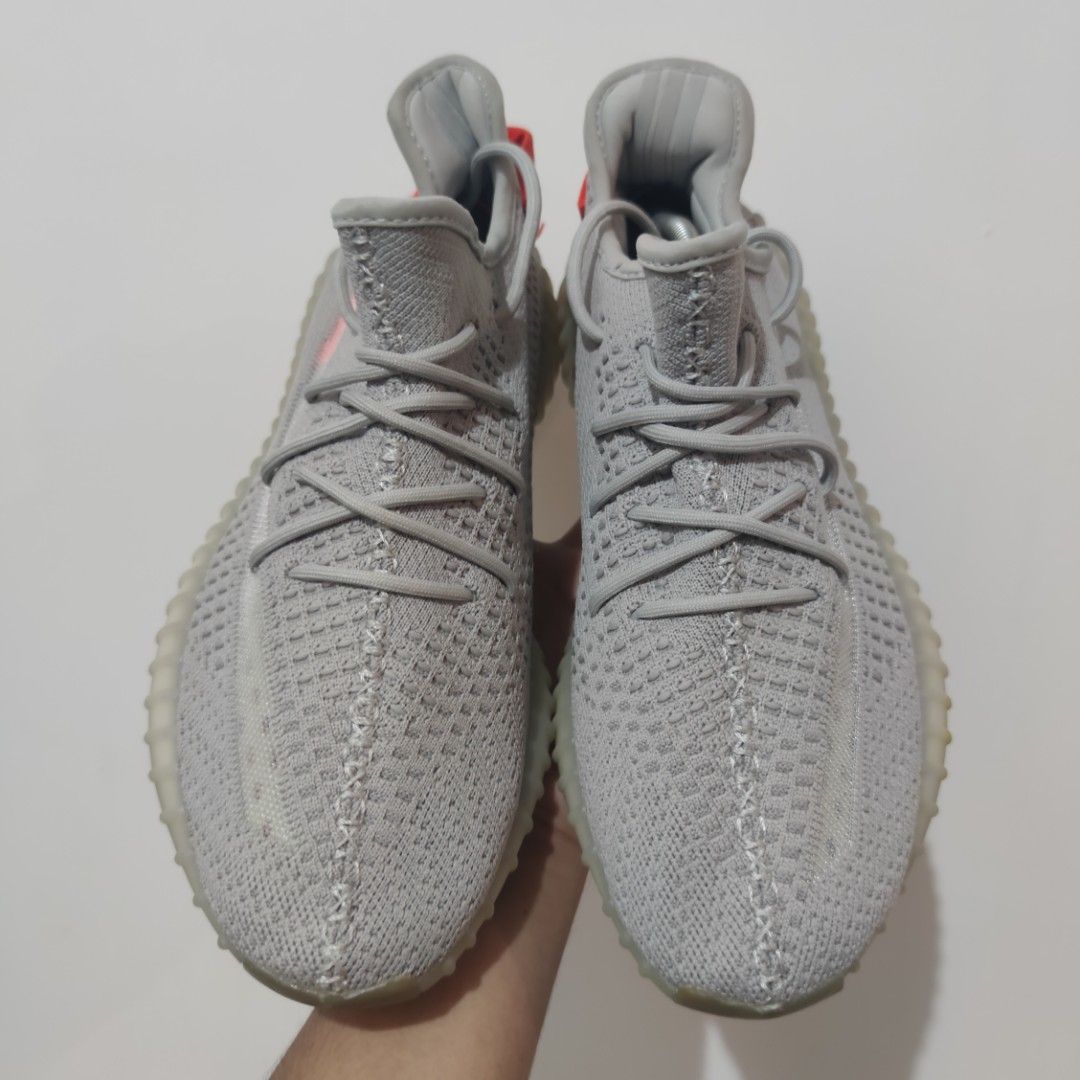 Adidas Yeezy Boost 350 V2 Tail Light Size 45 1/3, Fesyen Pria, Sepatu ,  Sneakers di Carousell