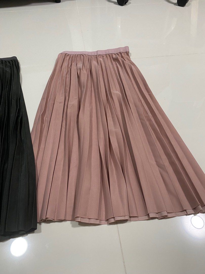 Audrey shimmer Pleated Skirt, Women's Fashion, Bottoms, Skirts on Carousell