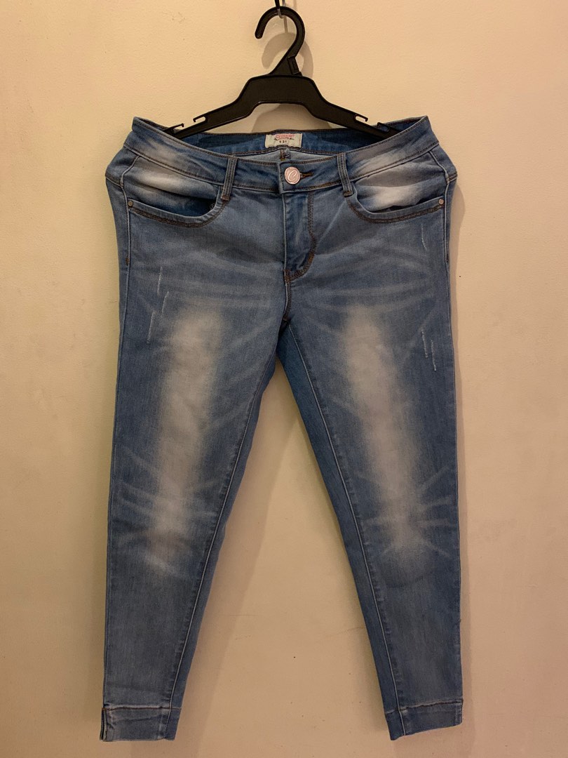 AUTHENTIC Crissa Brand Slim Fit Mom Jeans on Carousell