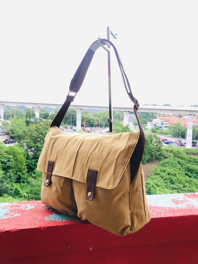 Authentic Gap Waxes Canvas Messenger Bag