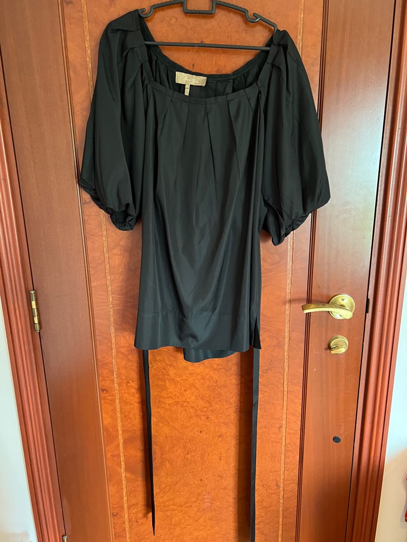 BCBG MAX AZRIA blouse Women s Fashion Tops Blouses on Carousell