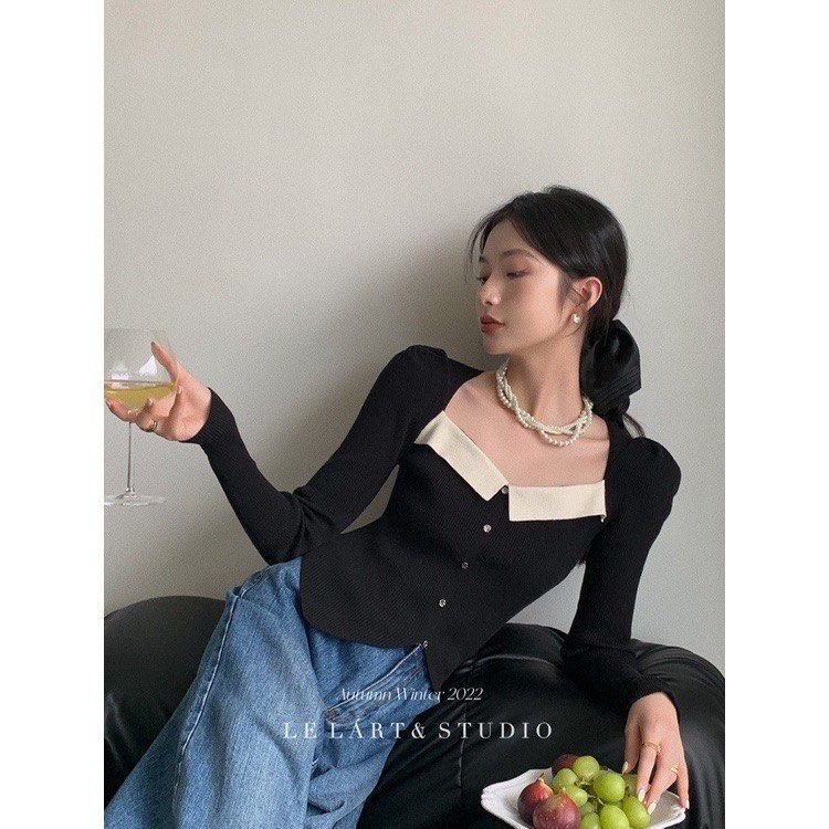 Black French Collar Square Neck Longsleeves (Category: Longsleeves) located in Quezon City. Submitted by ashireo (Listing ID 1247774865, Image 3). Description: Super great quality!! The fabric is thick-ish and very very elegant looking. RFS: Decluttering..