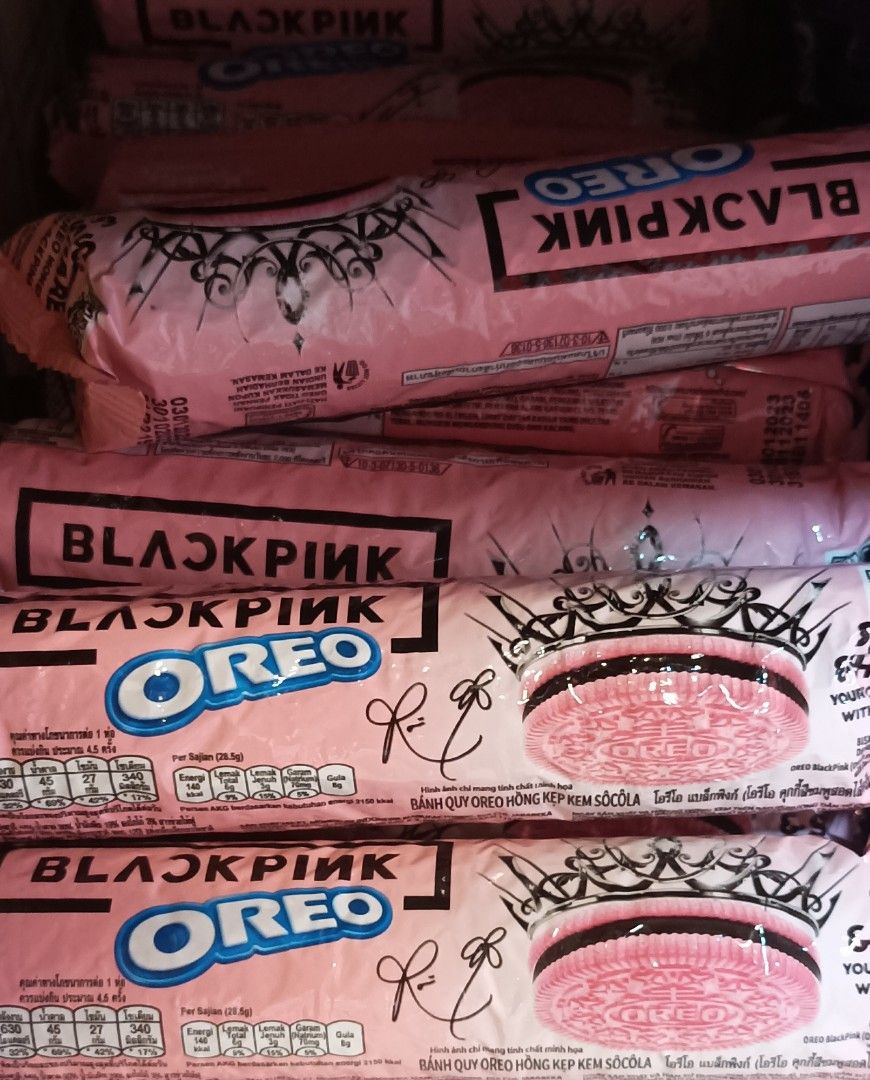 BLACKPINK oreo （pink coloured sandwich cookies with dark chocolate ...