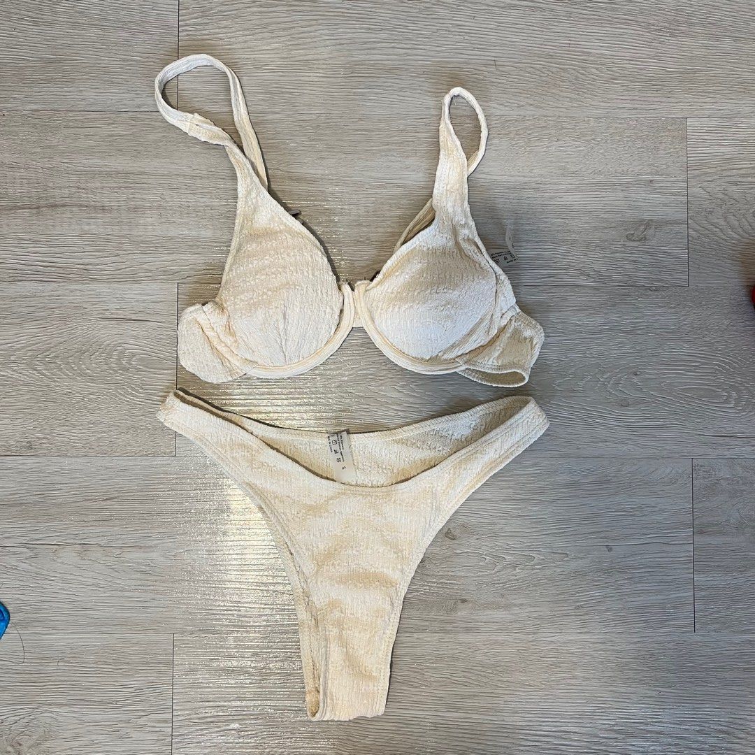 Bnew 2pc from shein with free 2 tops (Category: Bikinis & Swimsuits) located in Pasig City. Submitted by cheniber (Listing ID 1247829160, Image 1). Description: Bnew white 2pcs With free 2 swimwear top preloved.