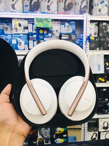 Bose Noise Cancelling Headphones 700 (Category: Headphones & Headsets) located in San Pedro. Submitted by affordable_surplus.1 (Listing ID 1247733084, Image 1). Description: Note: - All items are surplus from Australia - No COD - Customer pays for the shipping cost SHIP via lalamove/gogo express PICK UP We are available online and thru our physical store located at: 👉Shop and Save Australian Surplus, RMT Complex, Tunasan, Muntinlupa City. For mo