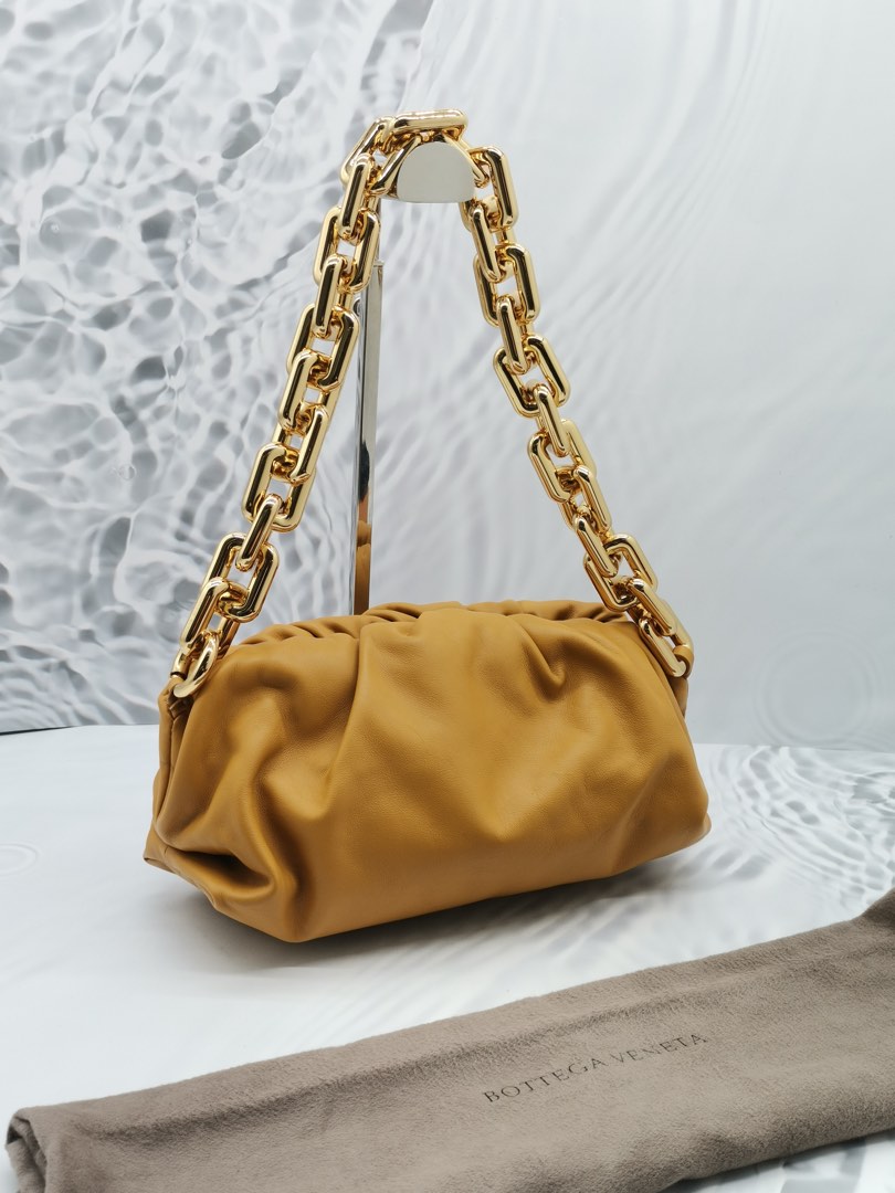 BOTTEGA VENETA CHUNKY CHAIN SHOULDER BAG