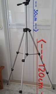 Brand new tripod with pouch