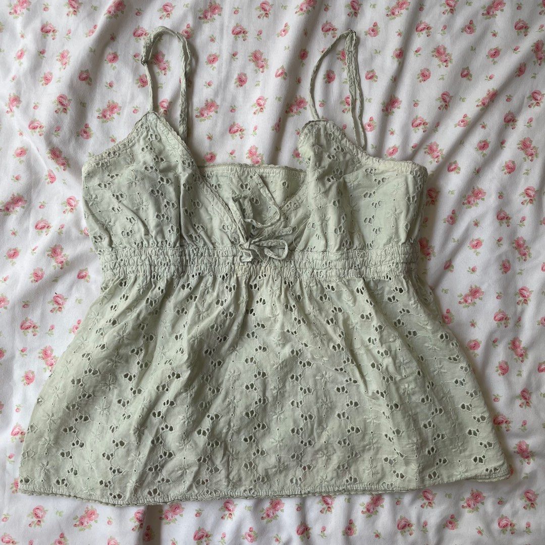 brandy melville top, Women's Fashion, Tops, Blouses on Carousell