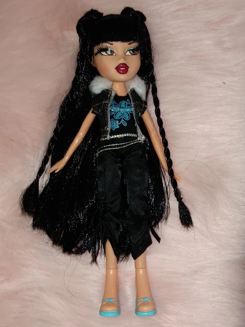 Bratz Jade Girlz Nite Out reproduction with one outfit and shoes
