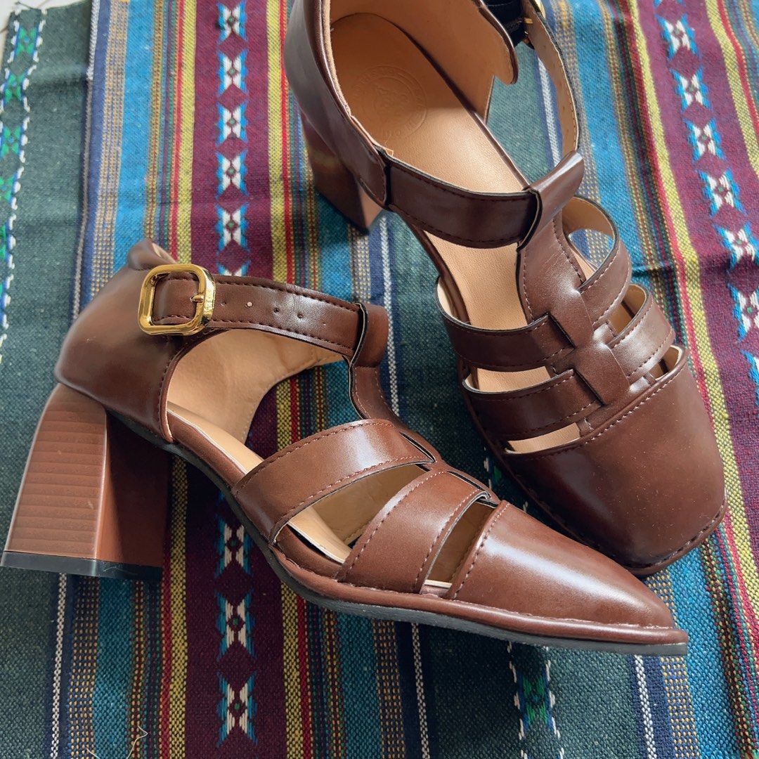 Casual heeled sandals hotsell