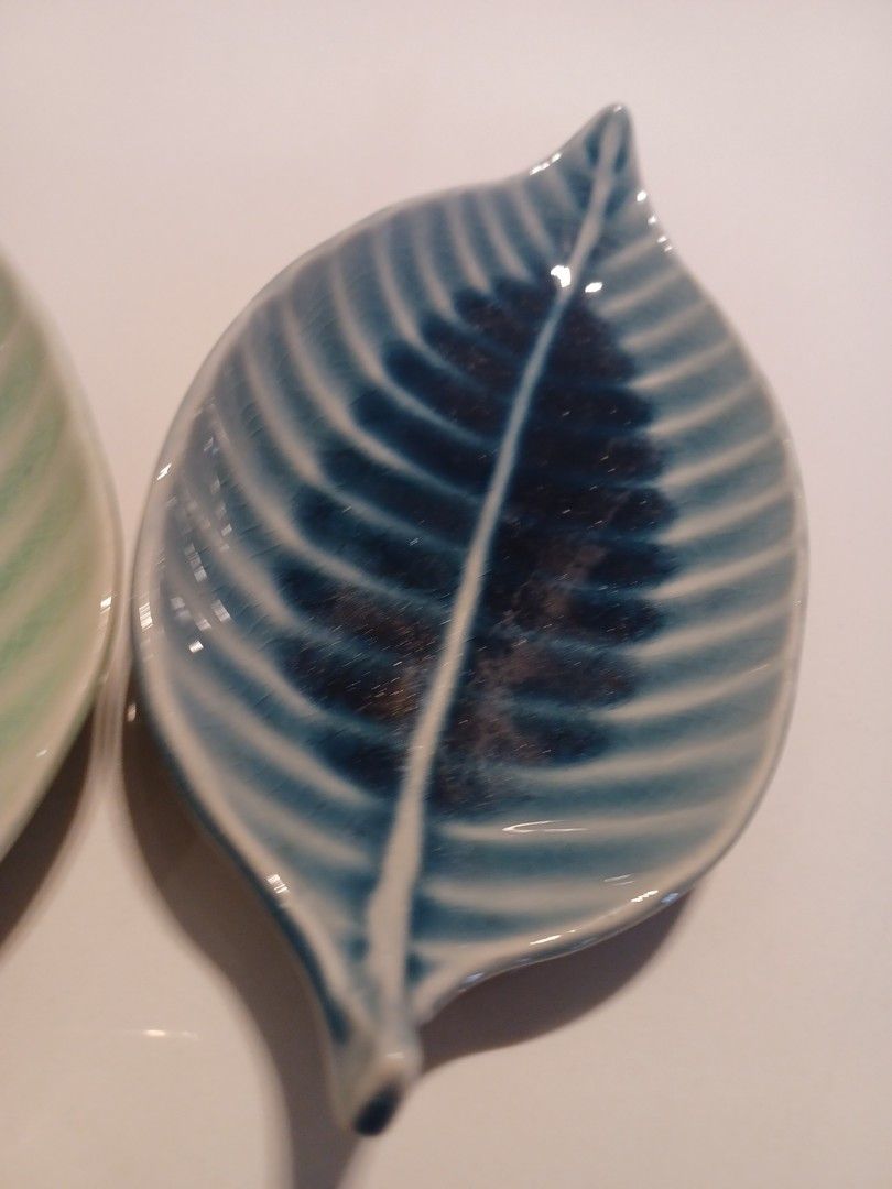 Ceramic plate Bali Leaf design Price per unit, Furniture & Home