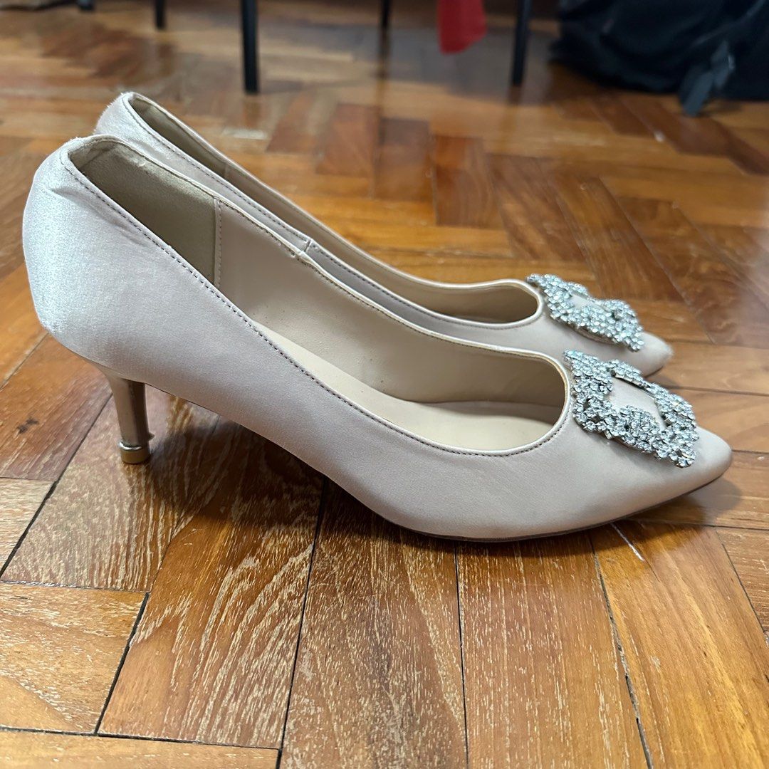 Nude jewel 2025 heels