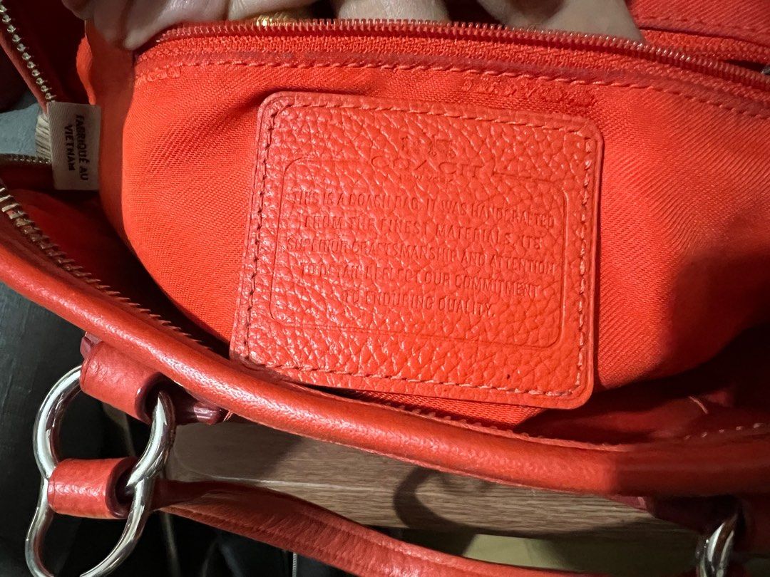 Coach Alma Type Bag (Small) (Category: Luxury Bags & Wallets) located in San Pedro. Submitted by shelabs29 (Listing ID 1247711662, Image 3). Description: Pre loved.