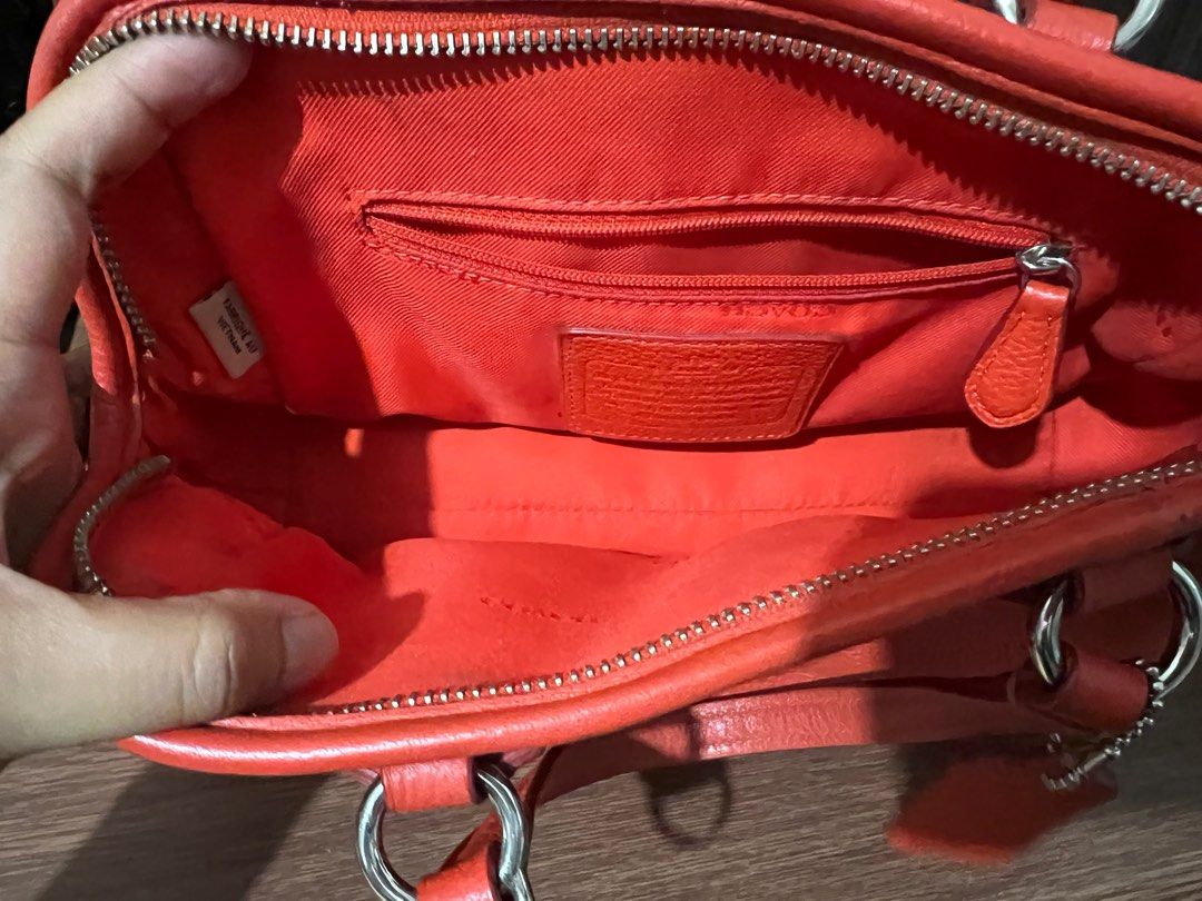 Coach Alma Type Bag (Small) (Category: Luxury Bags & Wallets) located in San Pedro. Submitted by shelabs29 (Listing ID 1247711662, Image 2). Description: Pre loved.