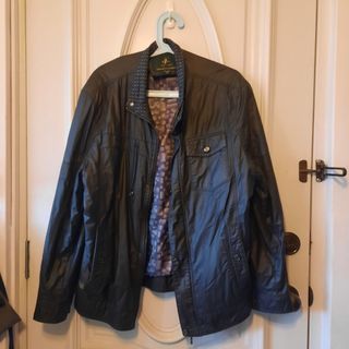 (Category: ) located in . Submitted by bowlfishsells (Listing ID 1247760914, Image 1). Description: .