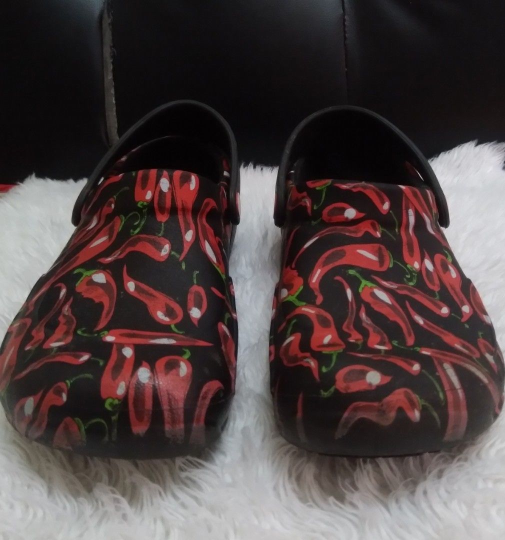 Chili online pepper crocs