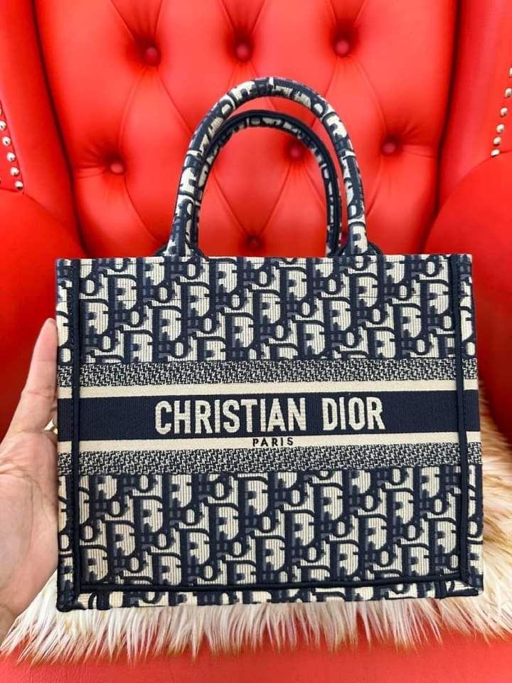 Small blue dior oblique embroidered dior book clearance tote