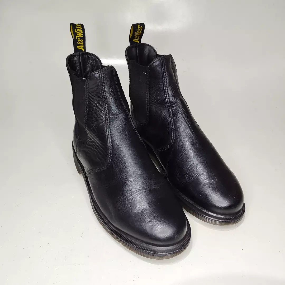 DR MARTENS CHELSEA BOOT LAURA Fesyen Pria Sepatu Sepatu Boot