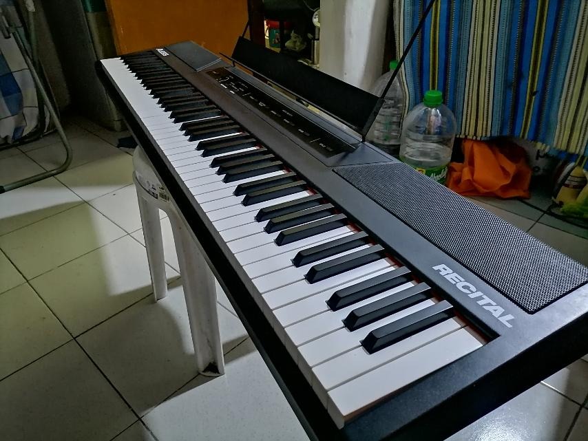 88KEY DIGITAL GRAND PIANO ALESIS RECITAL, Hobbies & Toys, Music & Media, Musical Instruments