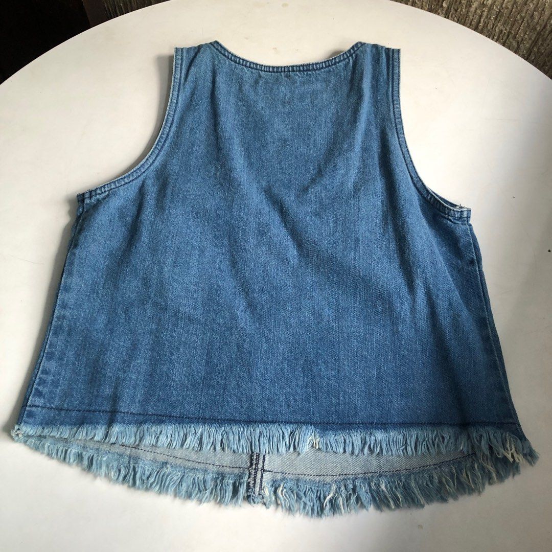 frayed denim sleeveless top (Category: Sleeveless) located in Taguig. Submitted by unfeigned (Listing ID 1247870285, Image 2). Description: price is firm^^ nice for layering fits xs 💟 check out my other items for sale.