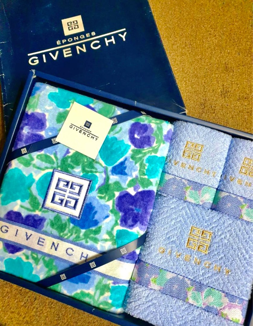 Givenchy towel hotsell set
