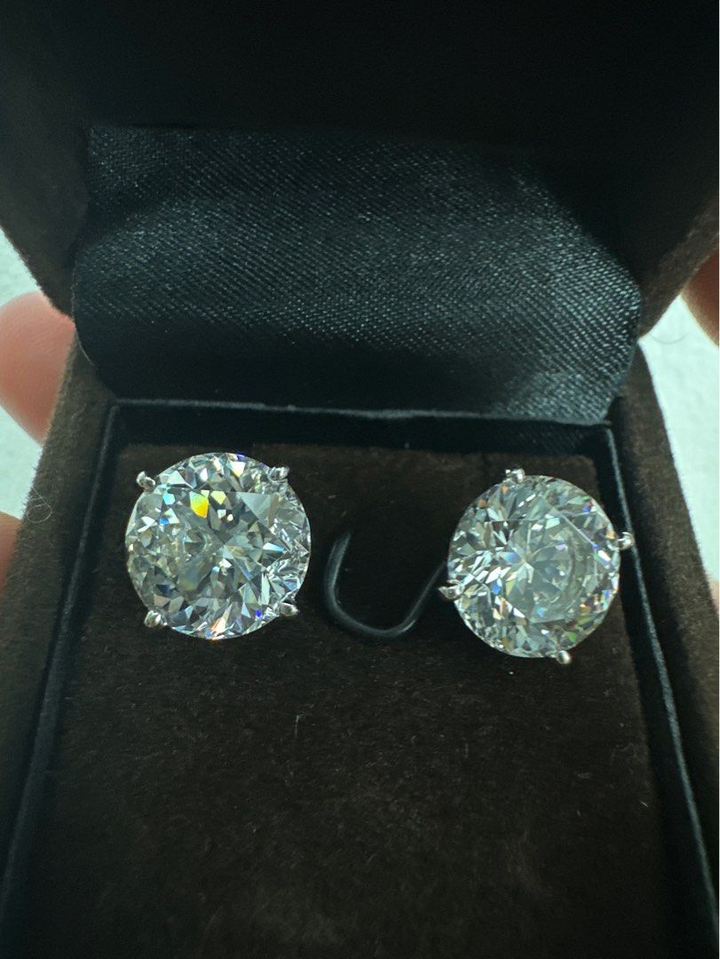 Max earrings 2024