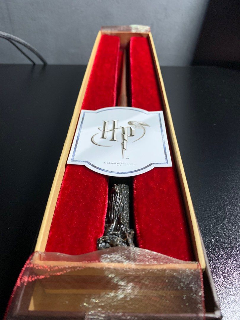 HARRY POTTER wand (Category: Western Merchandise) located in Quezon City. Submitted by _rronnie (Listing ID 1247763056, Image 3). Description: well taken care of bought from amazon (the noble collection) negotiable!!.
