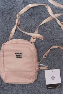 Herschel sling bag (Light pink color)