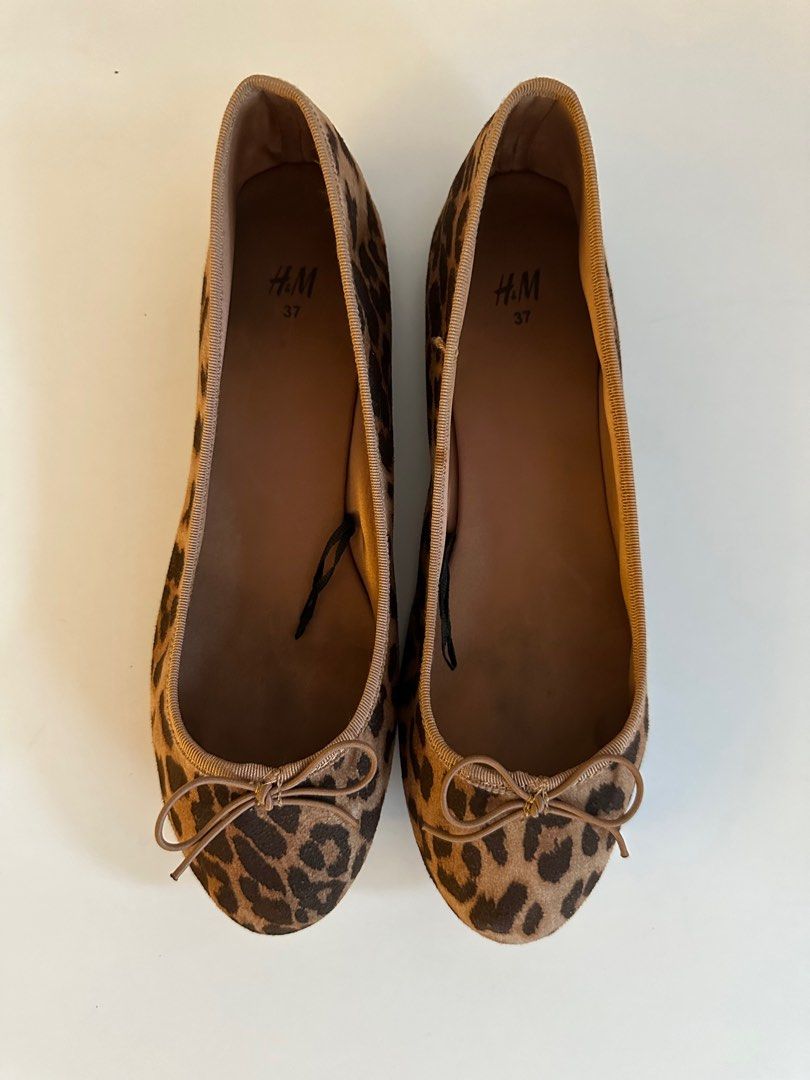 officiel Låne Daggry H&M leopard print ballet flats, Women's Fashion, Footwear, Flats & Sandals  on Carousell