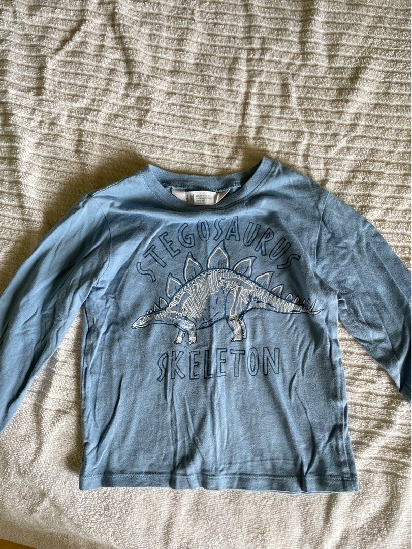 H&M Longsleeves (Category: Babies & Kids Fashion) located in Pasig City. Submitted by stefca (Listing ID 1247751979, Image 1). Description: *H&M Longsleeves *Fits 2-3 years old.