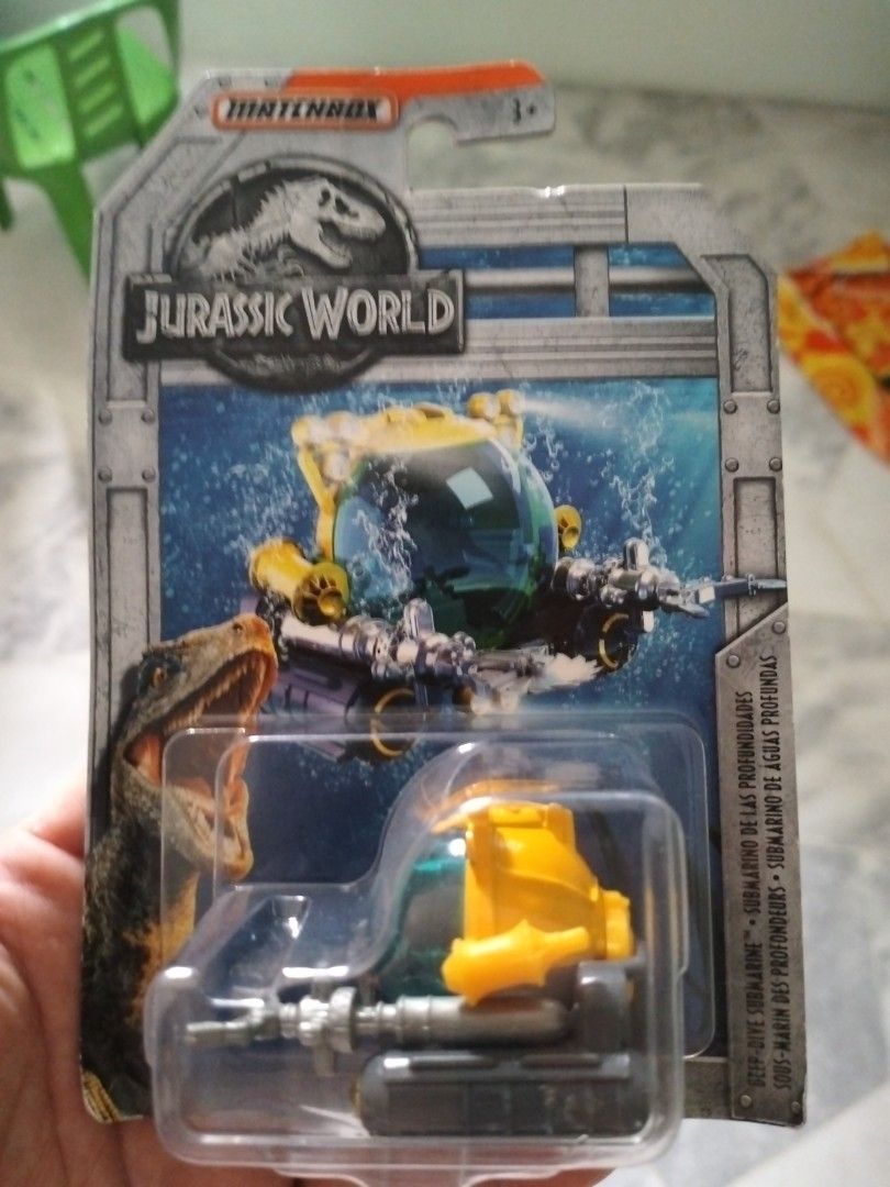Matchbox jurassic world deep dive cheap submarine
