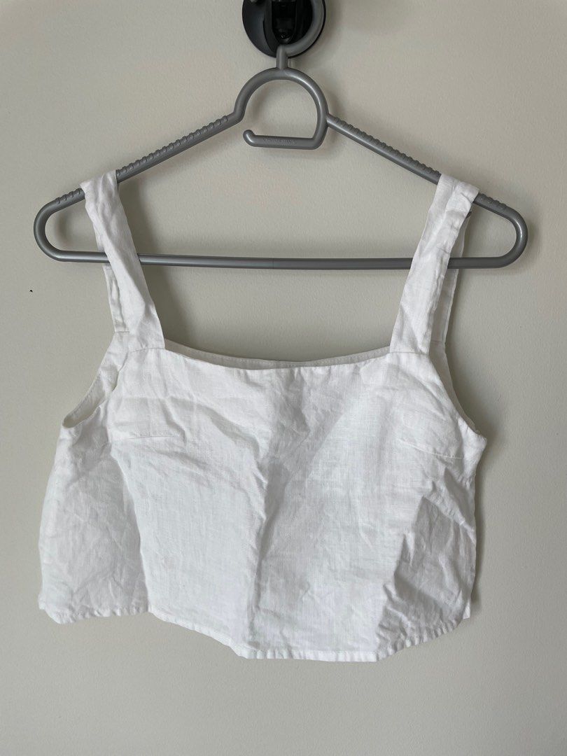 White Linen Cropped Top (Category: Sleeveless) located in Manila. Submitted by oatchata (Listing ID 1247752038, Image 3). Description: - Size XS on tag - One of my faves, but i have too manu white tops 😅 - Great to pair with anything tbh - Bought from The Editors Market Glorietta - Sold out on the website also.
