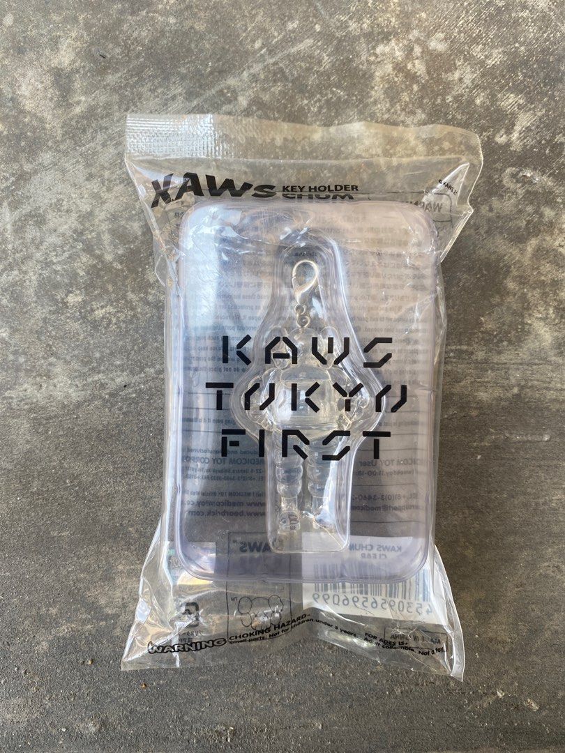 KAWS Tokyo First Chum Keychain Black (2021)KAWS Tokyo First Chum