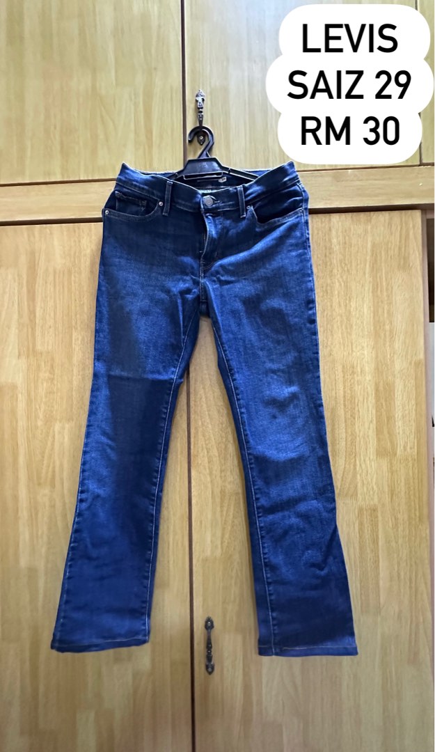 Size 28 top jeans levis